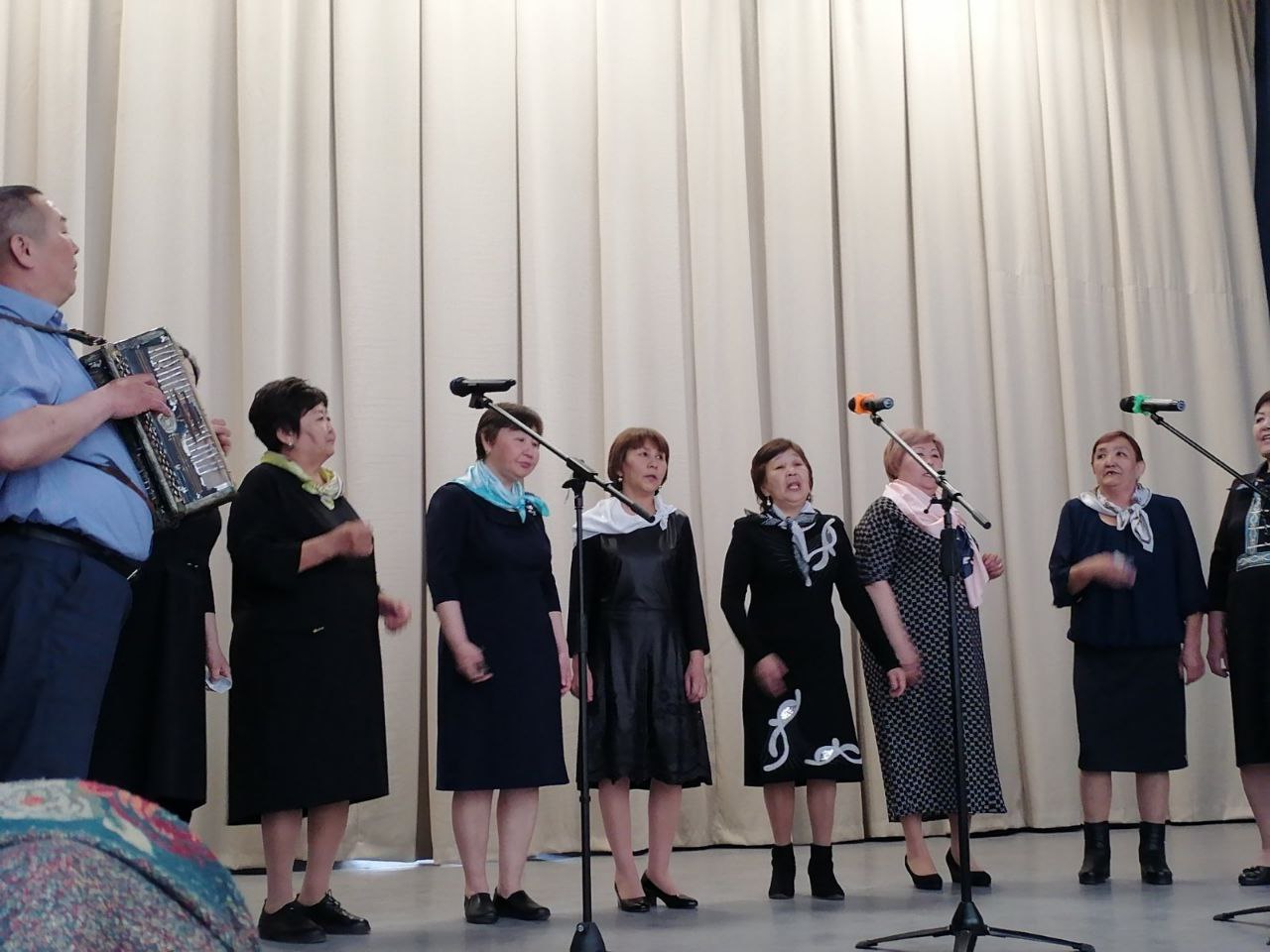 Коллективы организаций и учреждений.