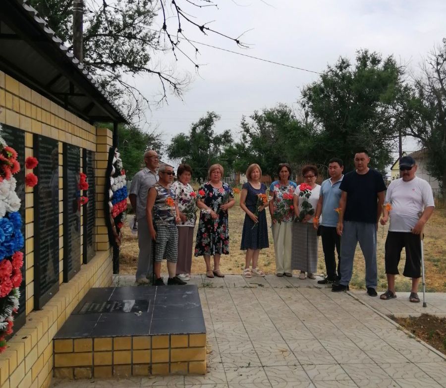 22 июня 1941год -  День памяти.Памятное возложение цветов к мемориалу участникам Великой Отечественной войны.
